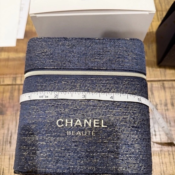 CHANEL Beauty Collection with Elegant Blue Bag - Picture 10 of 16